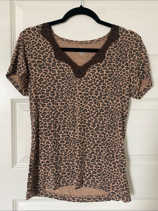 Adonna Tops - Adonna Short Sleeve Leopard Print Tee with Lace V-Neck - Tan and Brown